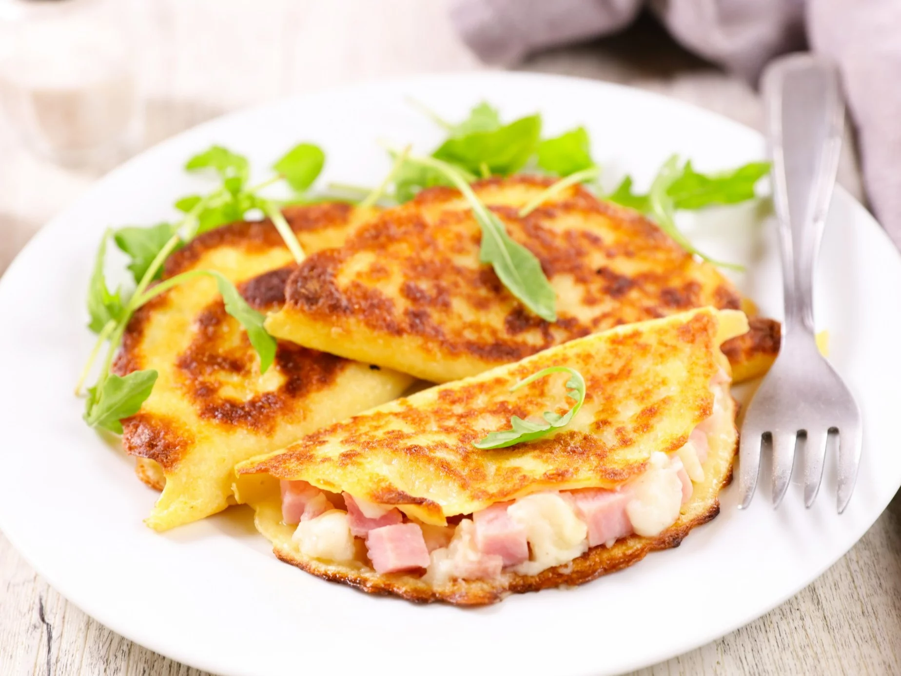 Naleśniki z serem i szynką
