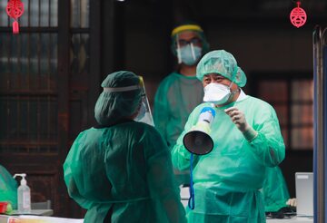 Pracownicy medyczni pracujący w jednym ze szpitali w Tajwanie