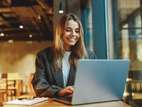 Pracownik z prywatnym laptopem – czy BYOD jest dziś zagrożeniem dla firm?