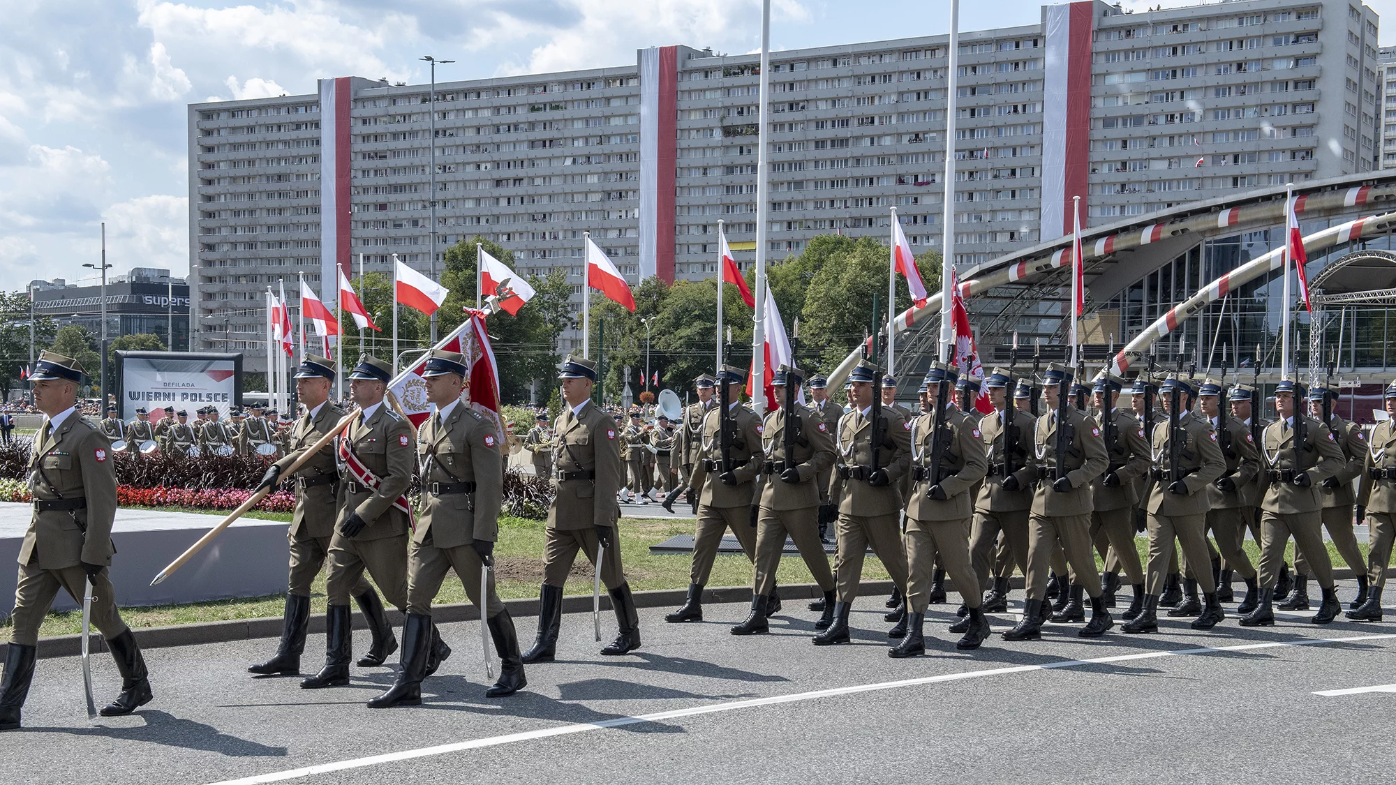 Starsi mundurowi czekają na sygnał. Czy praca na emeryturze da im świadczenie z ZUS? – Biznes Wprost Starsi mundurowi czekają na sygnał. Czy praca na emeryturze da im świadczenie z ZUS? – Biznes Wprost