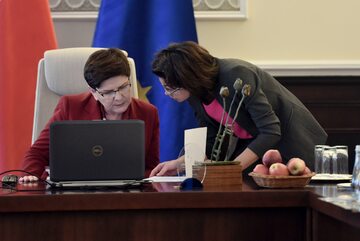 Premier Beata Szydło i minister cyfryzacji Anna Streżynska