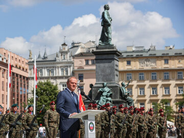 Premier Donald Tusk podczas uroczystych obchodów 80. rocznicy Bitwy o Monte Cassino
