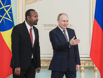 Premier Etiopii Abyi Ahmed Ali i prezydent Rosji Władimir Putin podczas szczytu Rosja – Afryka w Petersburgu, 26 lipca 2023 r.