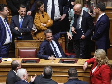 Premier Grecji Kyriakos Micotakis po przyjęciu przepisów