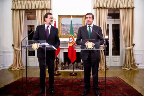 Mariano Rajoy i Pedro Passos Coelho (fot. EPA/MARIO CRUZ/PAP)
