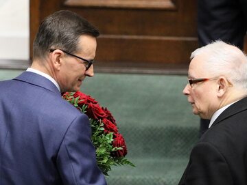 Premier Mateusz Morawiecki i prezes PiS Jarosław Kaczyński na sali obrad Sejmu w Warszawie