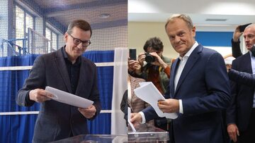 Premier Mateusz Morawiecki oraz lider PO Donald Tusk na głosowaniu