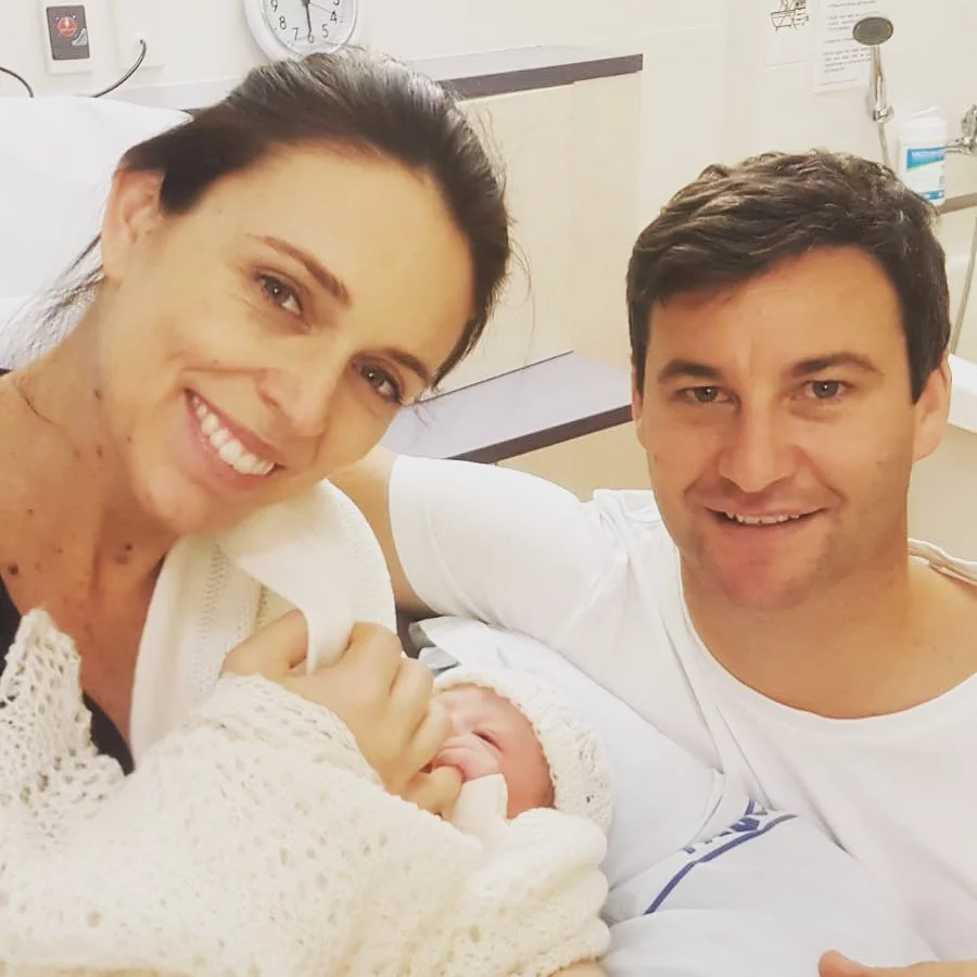 Jacinda Ardern z dzieckiem i partnerem