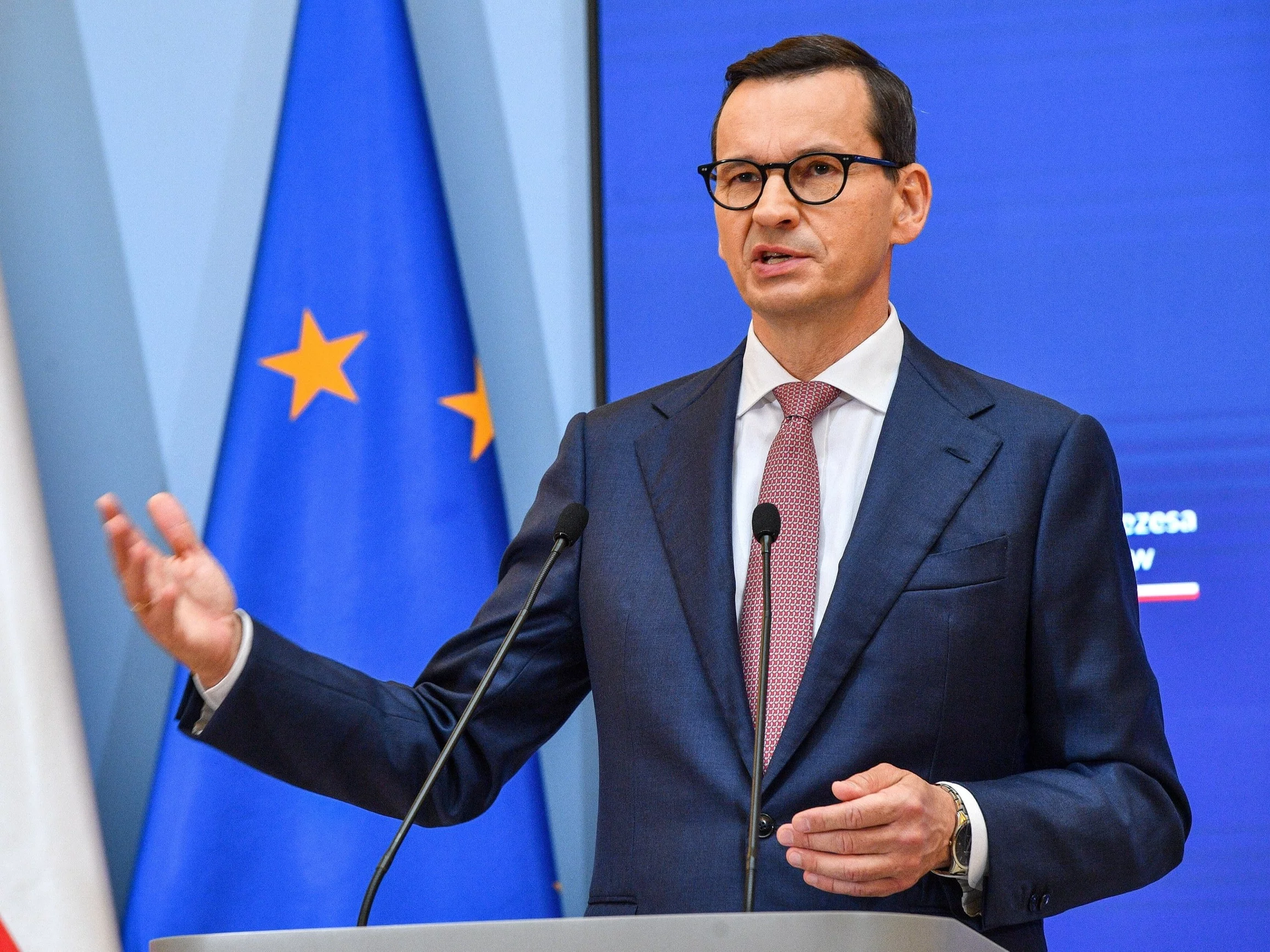 Premier Mateusz Morawiecki podczas wypowiedzi dla mediów