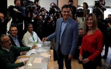 Premier Pedro Sanchez oddaje głos