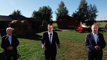 Premier w czasie wizyty w miejscowości Kolonia Pogorzel