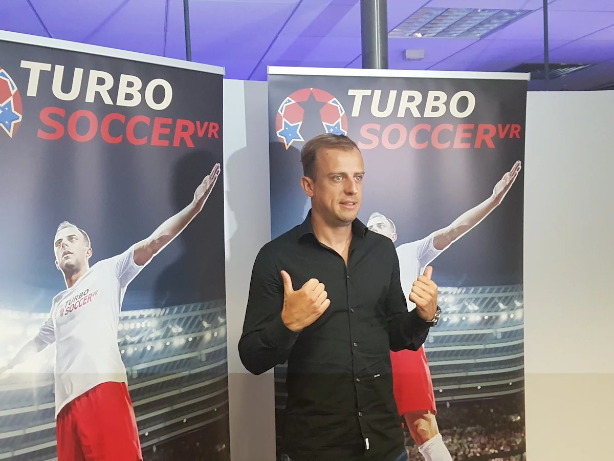 Kamil Grosicki podczas prezentacji gry Turbo Soccer