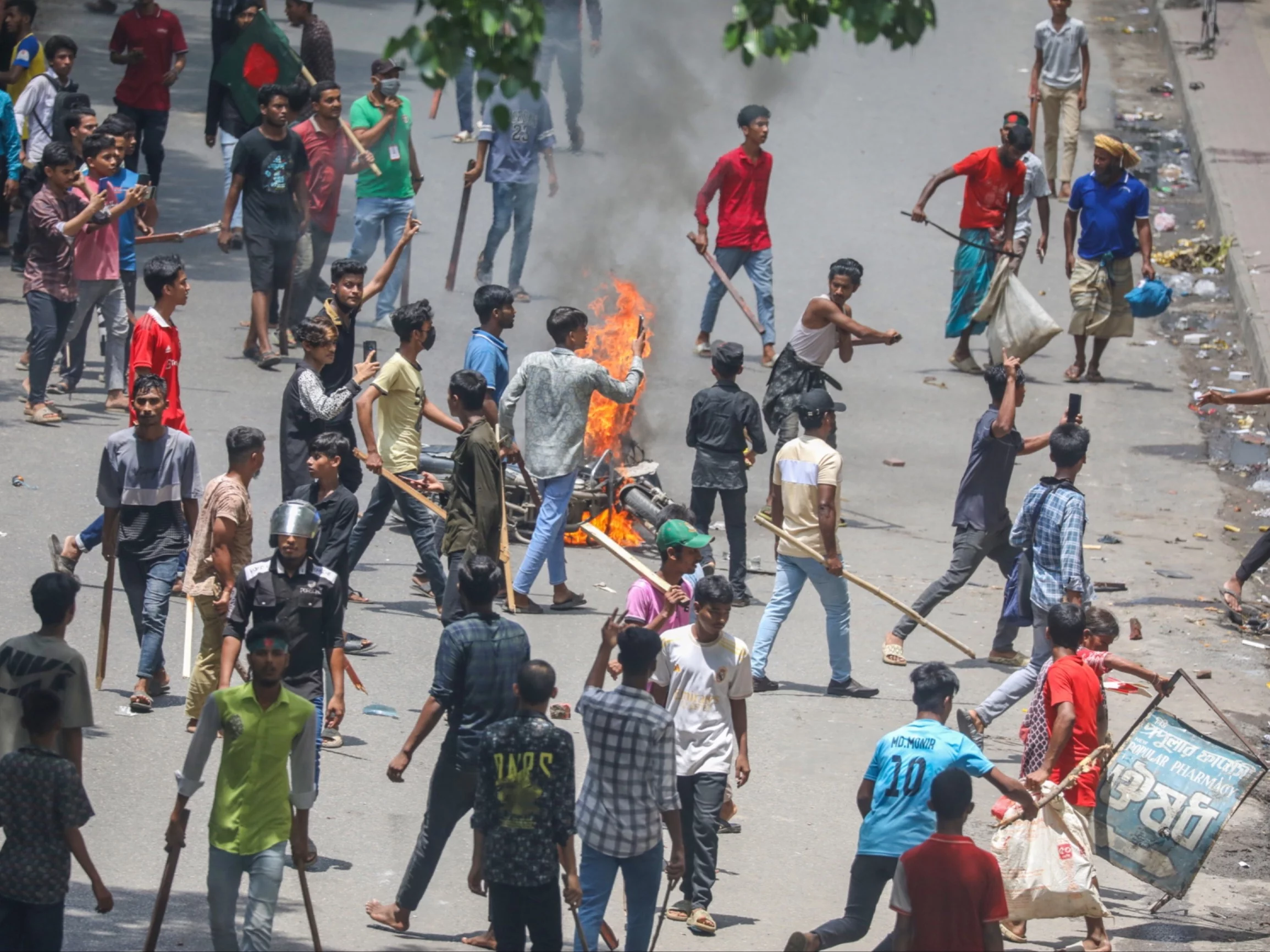 Studenckie protesty antyrządowe w Bangladeszu