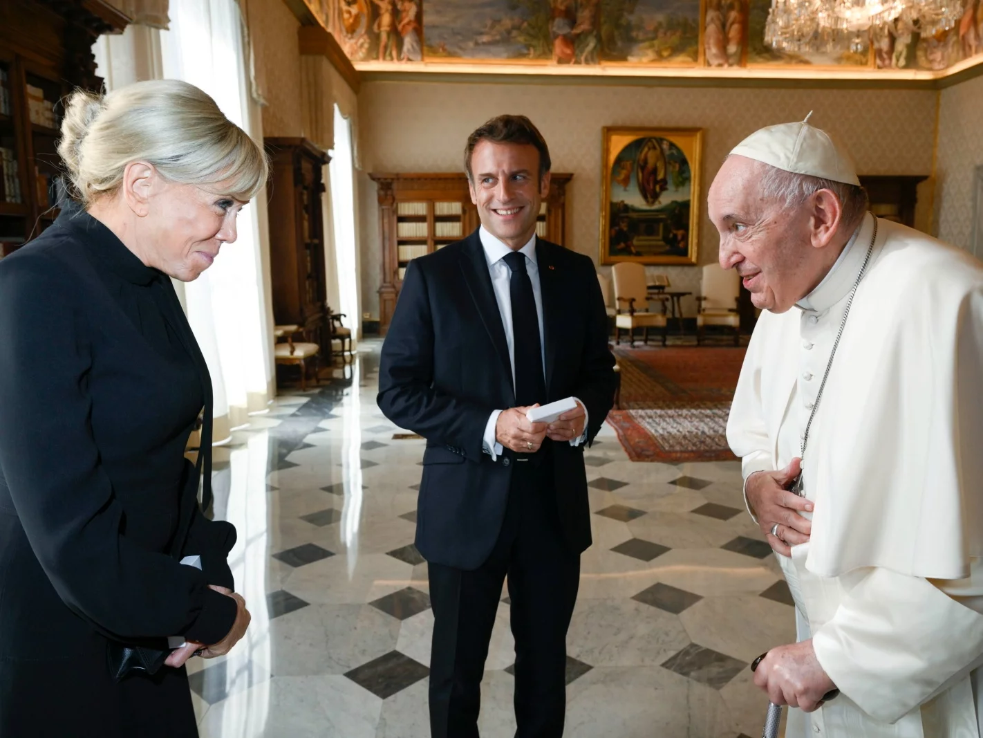 Emmanuel Macron i papież Franciszek