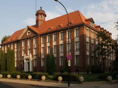 Protestujący pracownicy huty żądają m.in. przywrócenia układu zbiorowego pracy i wstrzymania zwolnień grupowych (fot. materiały prasowe Huty Batory)