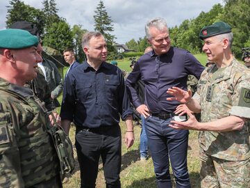 Prezydenci Polski i Litwy spotkali się z żołnierzami na przesmyku suwalskim