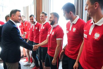 Prezydent Andrzej Duda gratuluje polskim piłkarzom awansu na mundial