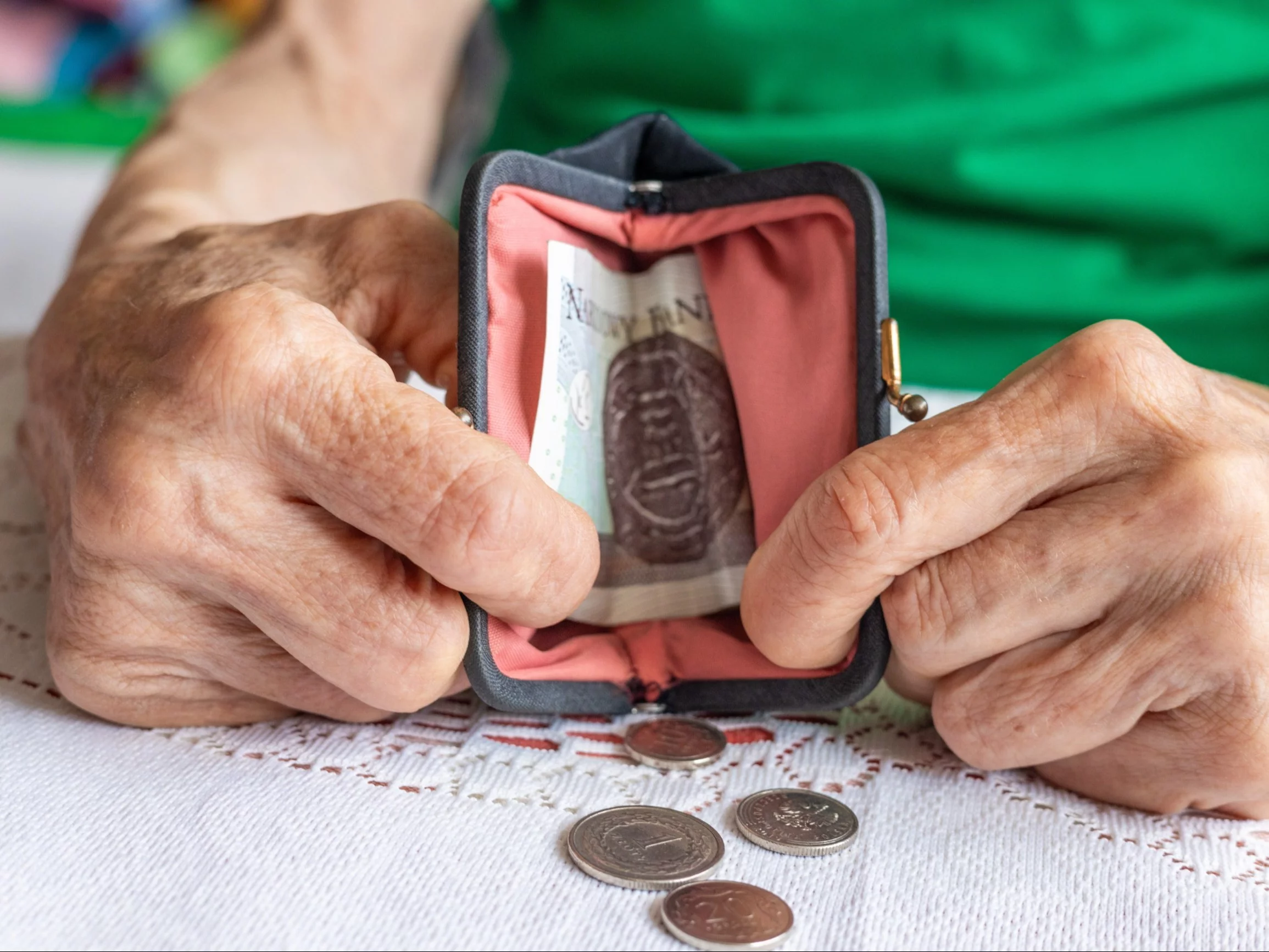 Groszowe emerytury nadal wypłacane, ale prezes ZUS zapowiada zmiany