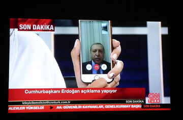 Prezydent Erdogan przemawiający do obywateli