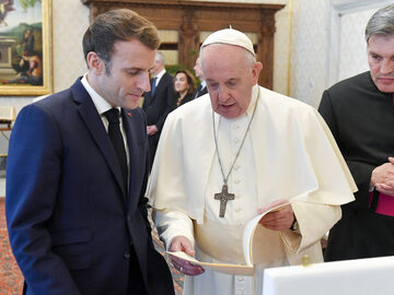 Prezydent Francji i papież Franciszek