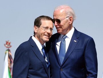 Prezydent Izraela Jicchak Herzog i amerykański przywódca Joe Biden