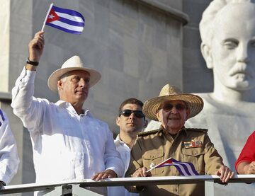 Prezydent Kuby Miguel Díaz-Canel i pierwszy sekretarz Komunistycznej Partii Kuby Raul Castro