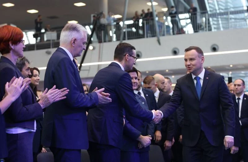 Prezydent Andrzej Duda i ministrowie rządu Beaty Szydło na Kongresie 590