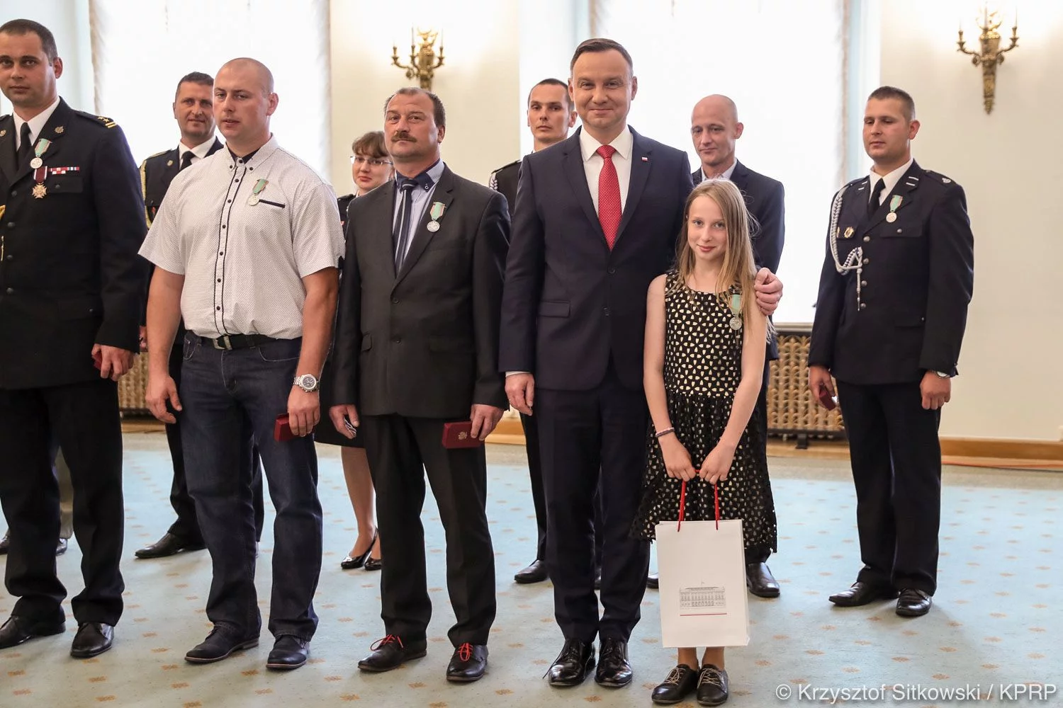 Prezydent odznaczył „bohaterów czasu pokoju”