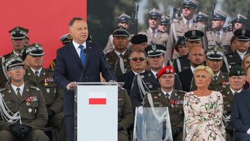 Prezydent podczas uroczystej odprawy wart przed Grobem Nieznanego Żołnierza w Warszawie