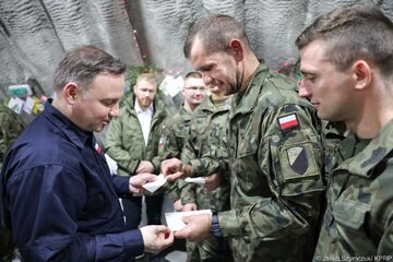 Prezydent u żołnierzy w Rumunii