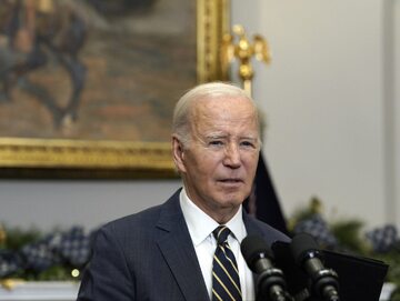 Prezydent USA Joe Biden wygłasza przemówienie, wzywając Kongres do przyjęcia wniosku o uzupełnienie środków na bezpieczeństwo narodowe, w tym funduszy na wsparcie Ukrainy, z Sali Roosevelta w Białym Domu