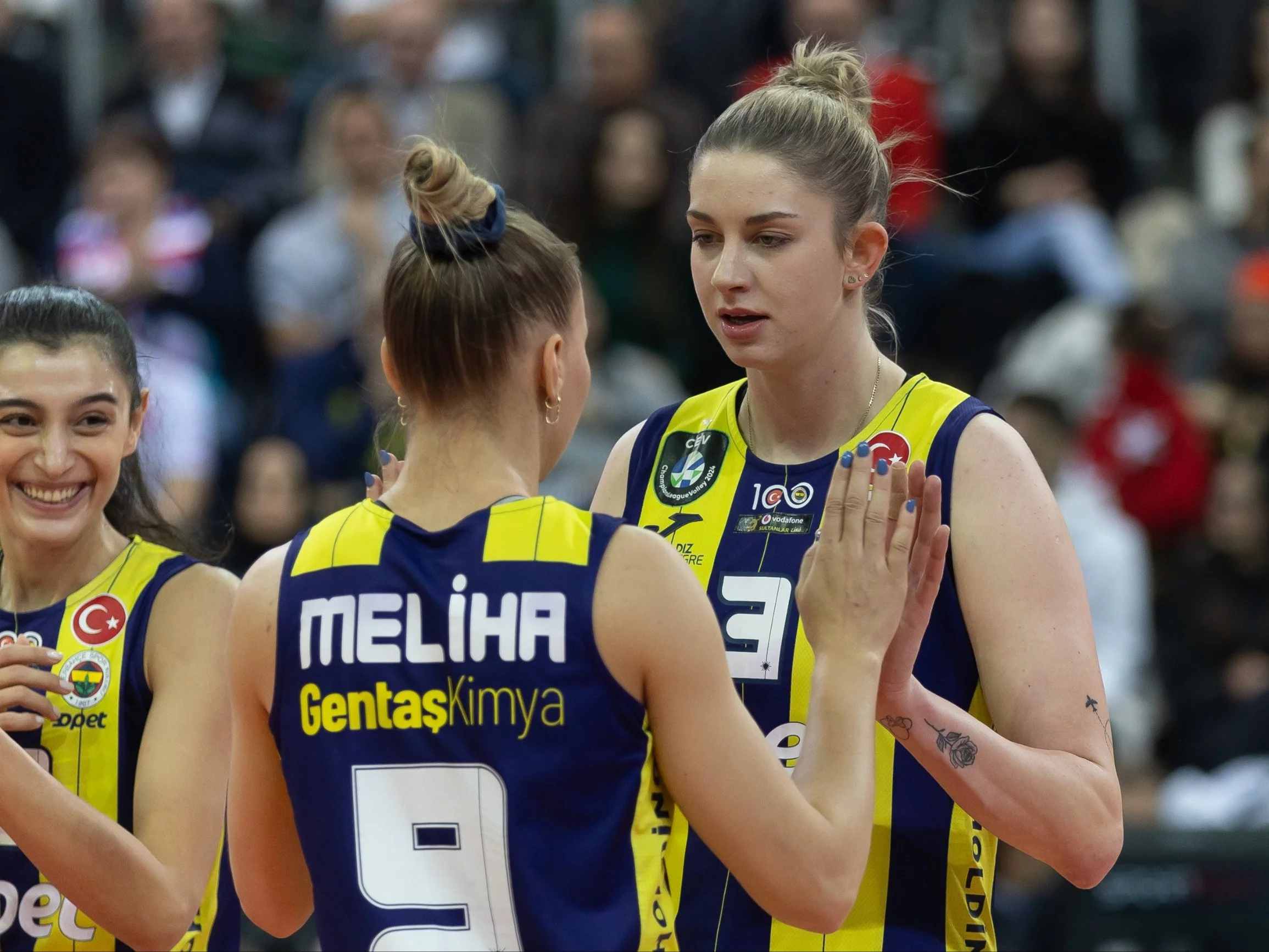 Siatkarka Fenerbahce Stambuł Magdalena Stysiak (z prawej)