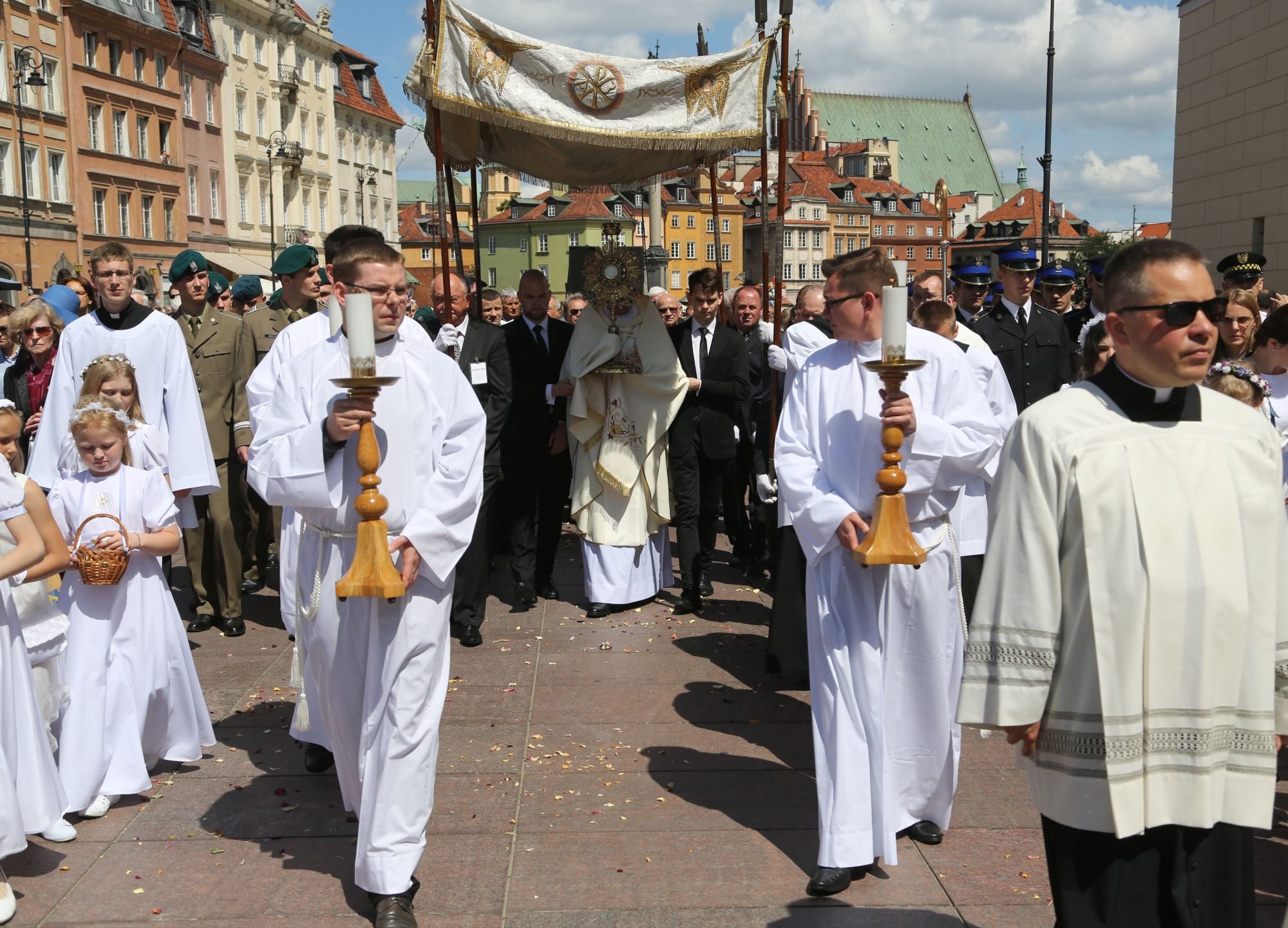 Procesja Bożego Ciała na placu Zamkowym w Warszawie