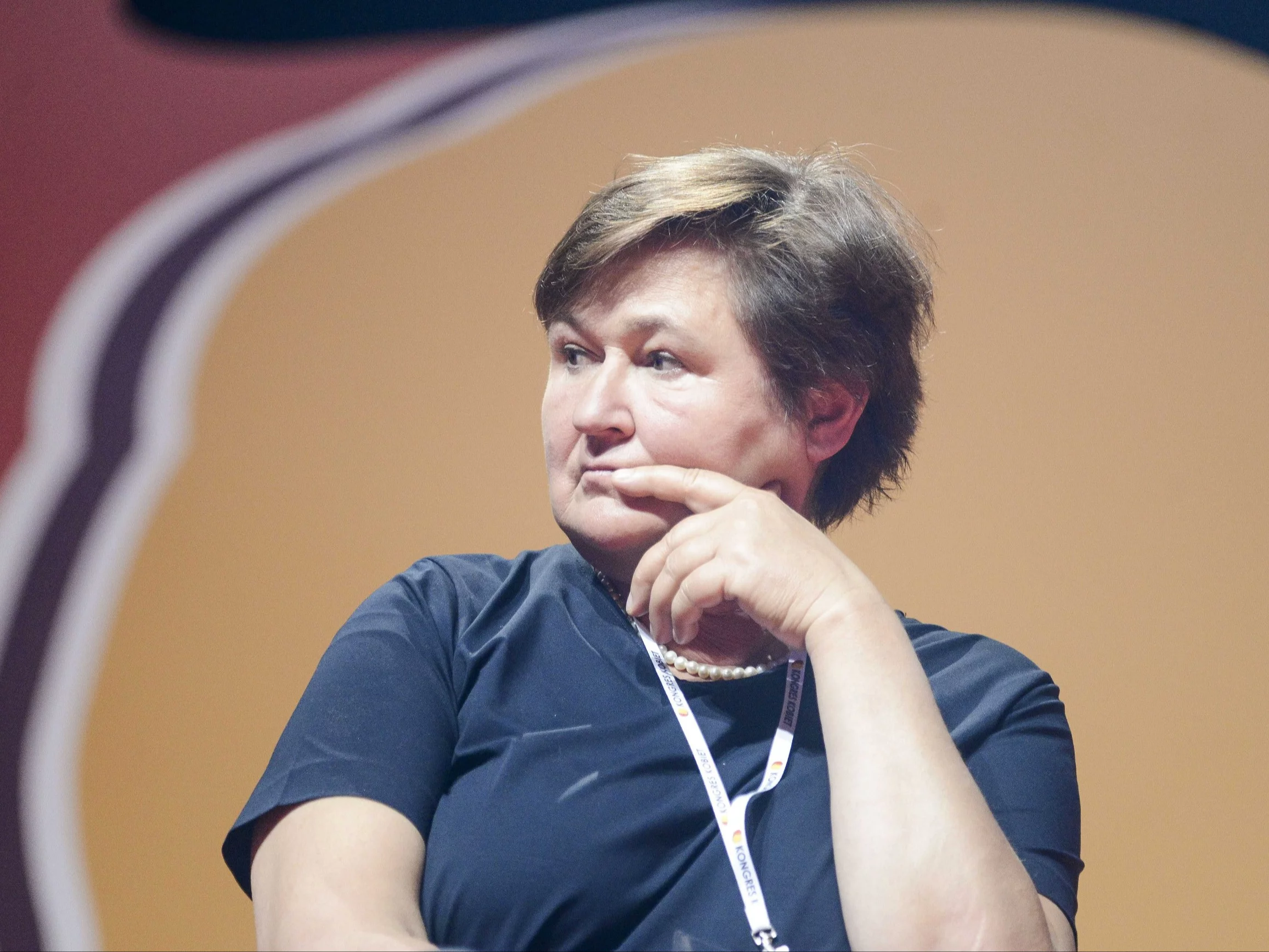 Prof. Środa o defiladach: Ekshibicjonistyczne chwalenie się narzędziami mordu