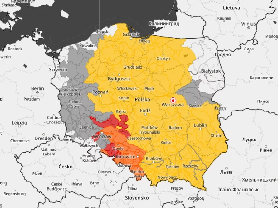 Aktualna mapa IMGW z alertami przed zagrożeniami hydrologicznymi.