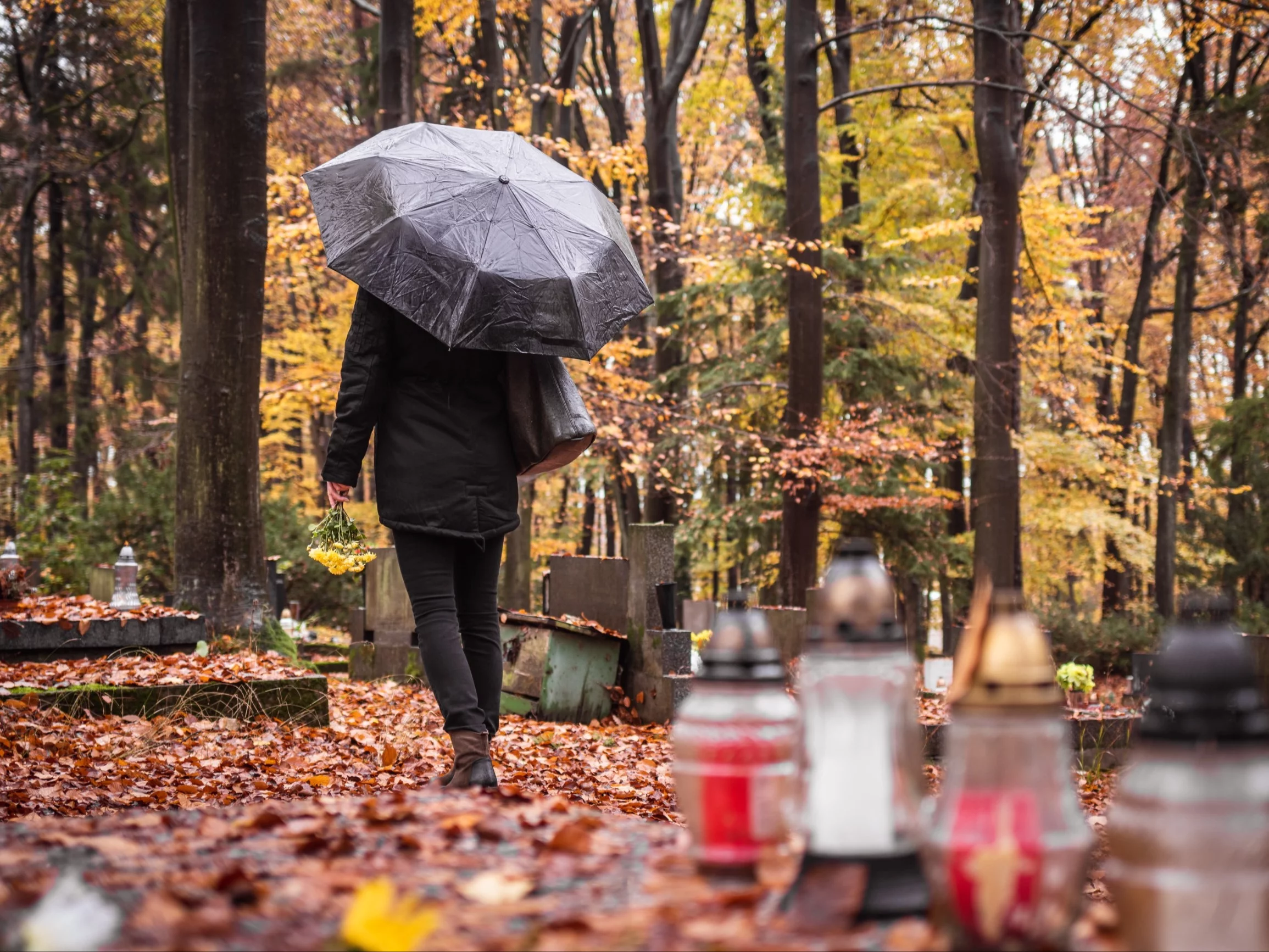 Deszcz na Wszystkich Świętych, zdjęcie ilustracyjne