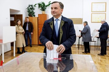 Prokurator generalny Zbigniew Ziobro oddał głos w lokalu wyborczym w Rzeszowie