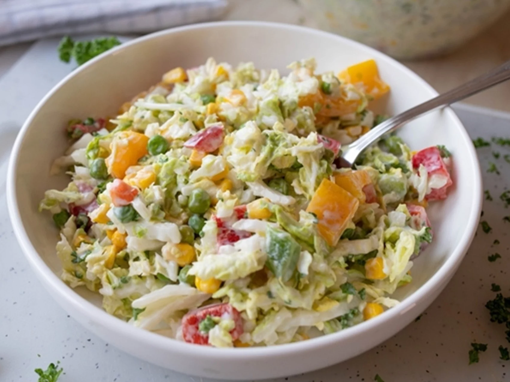 Znalazłam w notatniku mamy najlepszy przepis na surówkę z kapusty pekińskiej. Teraz robię ją do każdego obiadu