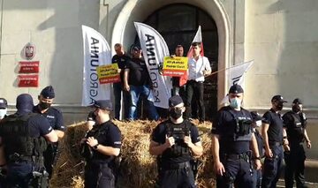 Protest AGROunii pod ministerstwem rolnictwa