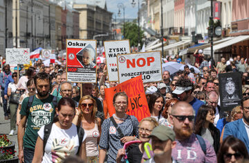 Protest antyszczepionkowców w Warszawie w 2020 roku