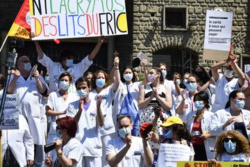 Protest medyków w Paryżu