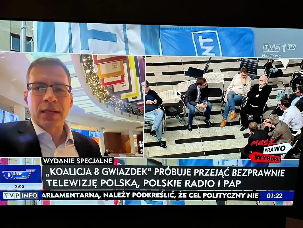 Czarny pasek w TVP Info