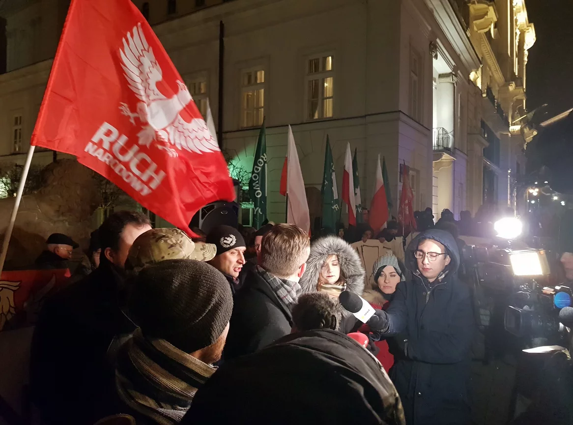 Manifestacja narodowców przed Pałacem Prezydenckim