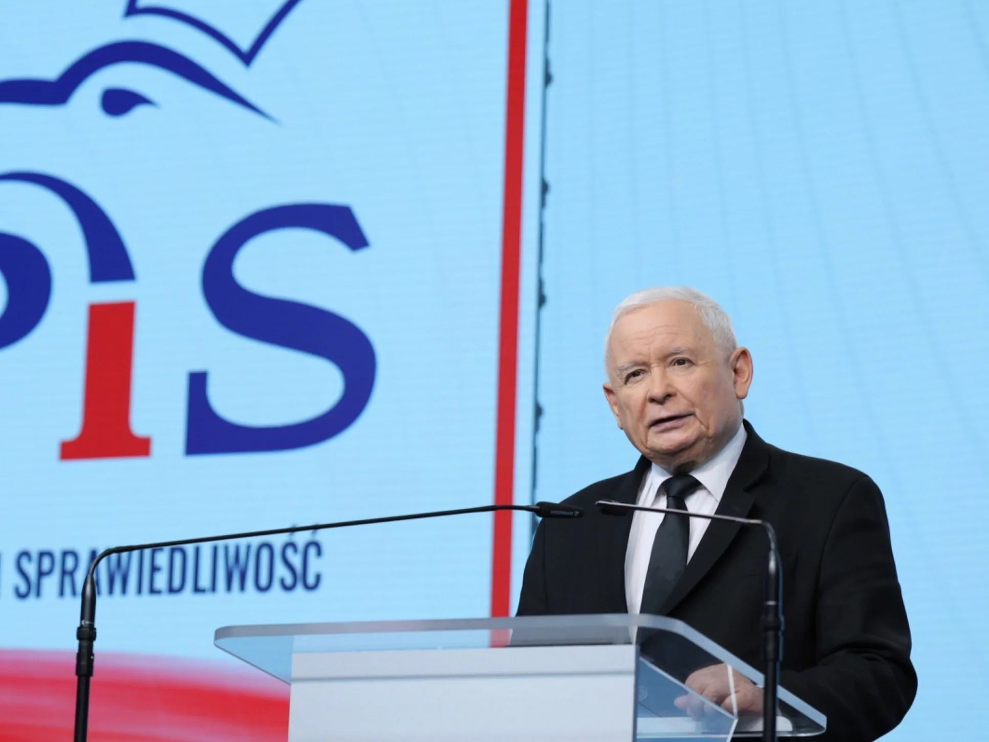 Prezes PiS Jarosław Kaczyński podczas oświadczenia dla mediów w siedzibie Prawa i Sprawiedliwości