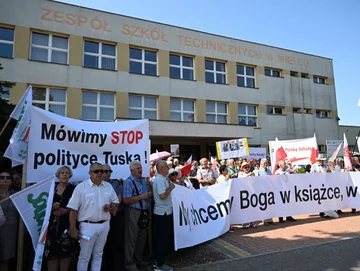 Protest przeciwko zmianom w systemie edukacji, związanym z nauczaniem religii w szkołach