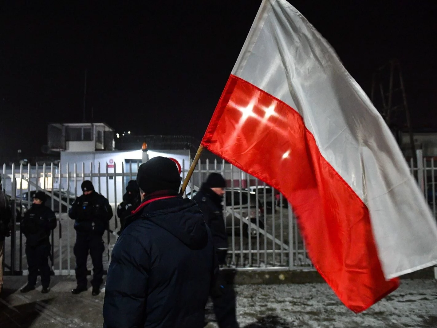 Uczestnicy protestu przed Aresztem Śledczym Warszawa-Grochów. 9 stycznia Do aresztu zostali przewiezieni zatrzymani w Pałacu Prezydenckim Mariusz Kamiński oraz Maciej Wąsik