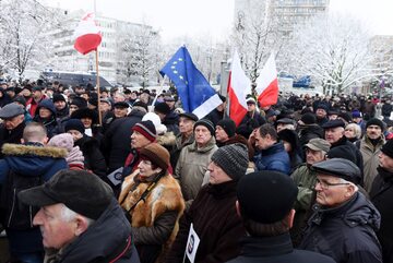 Protest przed Sejmem przeciwko ustawie dezubekizacyjnej, 2 grudnia 2016