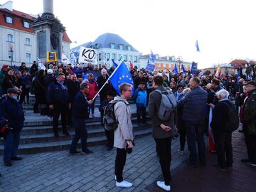 Protest w Warszawie na placu Zamkowym