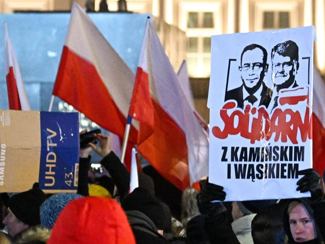 Protest zwolenników PiS w Warszawie