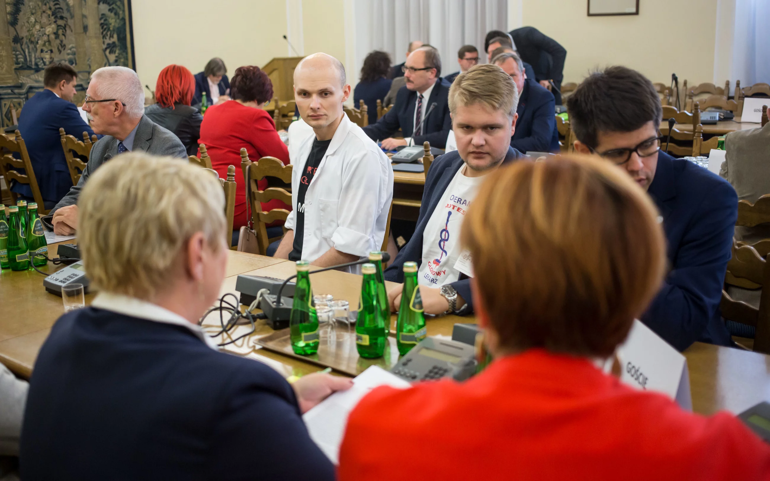 Protestujący lekarze na sejmowej komisji zdrowia